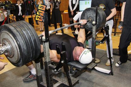 Миниатюра для записи Коррекция техники жима штанги лежа пауэрлифтеров высокой квалификации с целью преодоления “мертвых зон”