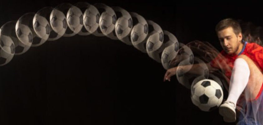 Поступательное движение мяча после удара.