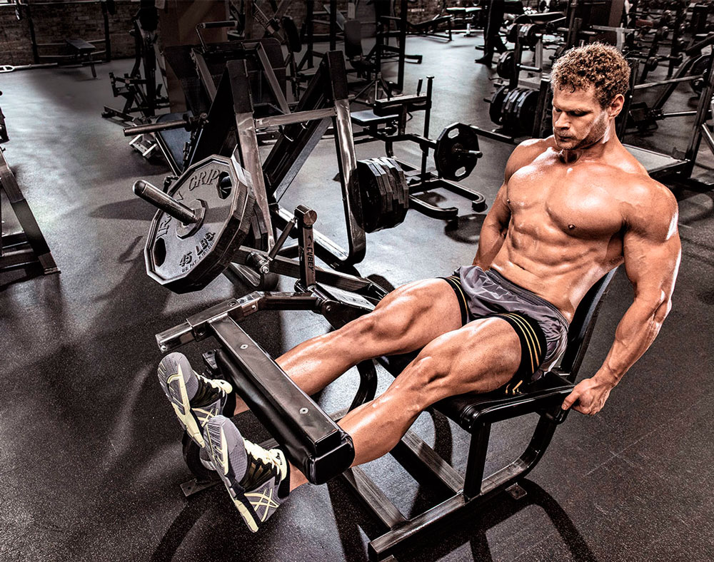 Разгибание ног на тренажере